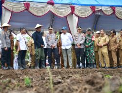 Wujudkan Program Asta Cita, Kapolda Jabar Tinjau Lokasi Lahan Ketahanan Pangan di Kabupaten Indramayu