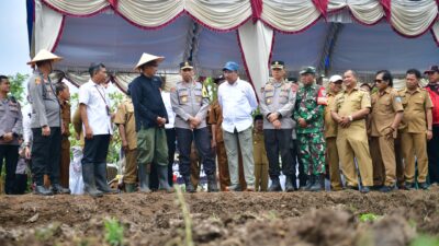 Wujudkan Program Asta Cita, Kapolda Jabar Tinjau Lokasi Lahan Ketahanan Pangan di Kabupaten Indramayu