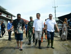 Pj. Gubernur Jawa Barat Tinjau Langsung Dampak Rob di Eretan Wetan, Masyarakat Desak Percepatan Penanggulangan