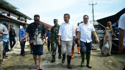 Pj. Gubernur Jawa Barat Tinjau Langsung Dampak Rob di Eretan Wetan, Masyarakat Desak Percepatan Penanggulangan