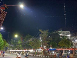 Lampu PJU di Pusat Kota Percantik Suasana Malam di Indramayu