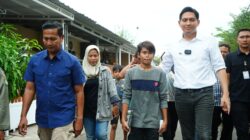 Bupati Lucky Hakim Berikan Kontrakan Rumah Bagi Sopiah dan Jadikan Petugas Kebersihan di PT. BWI